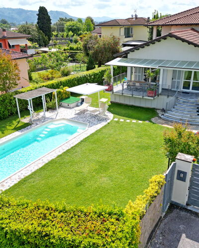 Villa Alex: Piscine, Zone Résidentielle, Maison, Domicile, Toit, Jardin, Biens, Pelouse, Aménagement Paysager, Loisir