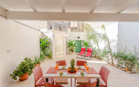 Casa Lea: Meubles, Design Intérieur, Sol, Sol, Table, Plafond, Chaise, Pot De Fleur, Domicile, Plante D'Appartement