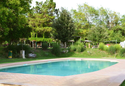 Appartamento Scuderia Del Borgo, Wifi, Perugia: Piscine, Arbre, Recours, Ombre, Jardin, Mobilier De Jardin, Loisir, Arrière-Cour, Aménagement Paysager, Caractéristique De L'Eau