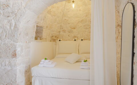 Trullo Quattro Carrini: Chambre, Linge, Lit, Literie, Drap De Lit, Mur De Pierre, Oreiller
