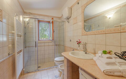 Trullo Quattro Carrini: Design Intérieur, Luminaire Plomberie, Sol, Lavabo, Sol, Salle De Bains, Évier, Robinet, Plomberie, Plafond