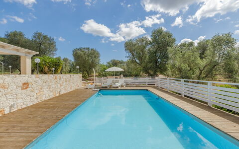 Trullo Quattro Carrini: Bleu, Piscine, Mobilier De Jardin, Recours, Ombre, Eco Hôtel, Centre De Loisirs, Caractéristique De L'Eau, Thermes, Villa