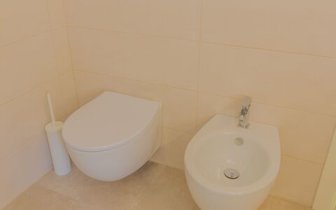 Casa Nonna Netta: Siège De Toilette, Toilette, Salle De Bains, Luminaire Plomberie, Sol, Sol, Évier, Plomberie, Bidet, Design Intérieur