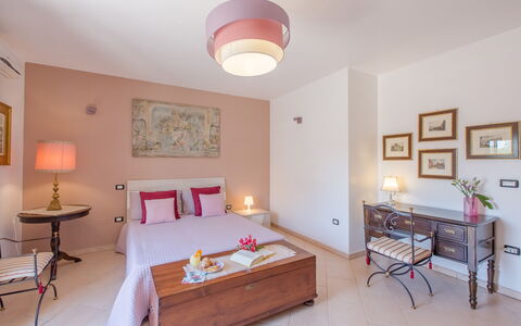 La Nuvola Sui Pedali: Meubles, Design Intérieur, Sol, Sol, Chambre, Pièce, Lit, Table, Plafond, Rose