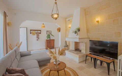Villa Vera: Design Intérieur, Meubles, Sol, Bois, Plafond, Sol, Salon, Canapé, Éclairage, Pièce