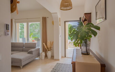 Villa Vera: Meubles, Mur, Design Intérieur, Canapé, Bois, Sol, Salon, Domicile, Sol, Plafond