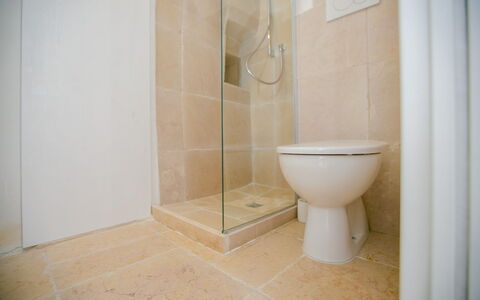 Casa Tosca: Sol, Sol, Salle De Bains, Luminaire Plomberie, Tuile, Toilette, Siège De Toilette, Plomberie