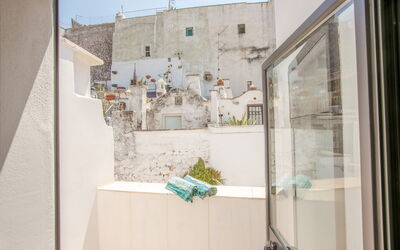 Casa Bolero: Mur, Appartement, Balcon, Plante D'Appartement, Daylighting, Pot De Fleur