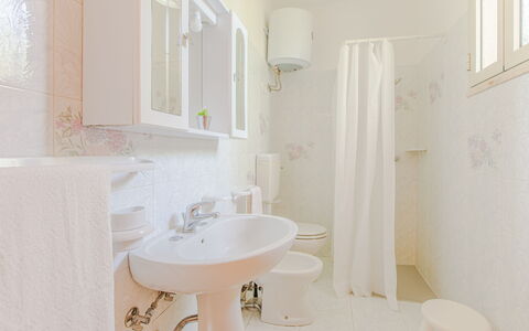 Trullo Poggio Con Piscina: Design Intérieur, Sol, Sol, Luminaire Plomberie, Plafond, Salle De Bains, Lavabo, Pièce, Évier, Plomberie