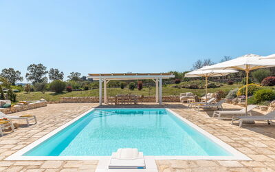Masseria Le Monache: Piscine, Composite, Mobilier De Jardin, Recours, Chaise, Ombre, Aménagement Paysager, Jardin, Eco Hôtel, Dalle