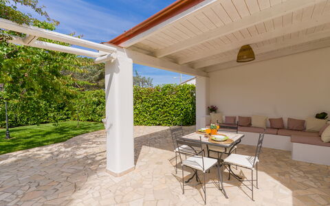 Ville Poggioreale: Sol, Meubles, Sol, Plafond, Mobilier De Jardin, Ombre, Chaise, Porche, Structure En Plein Air, Eco Hôtel