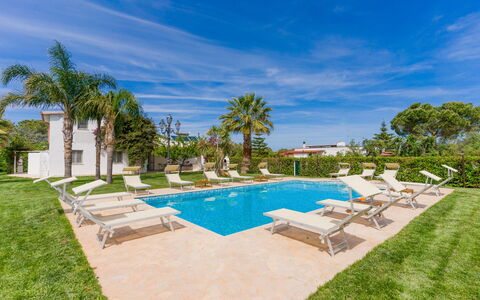 Ville Poggioreale: Bleu, Piscine, Arbre, Recours, Aménagement Paysager, Eco Hôtel, Biens, Jardin, Thermes
