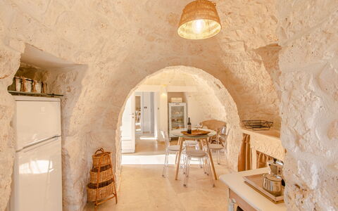 Trullo Della Quercia: Mur, Plafond, Design Intérieur, Pièce, Conception, Luminaire, Plâtre, Grenier, Parquet, Hôtel
