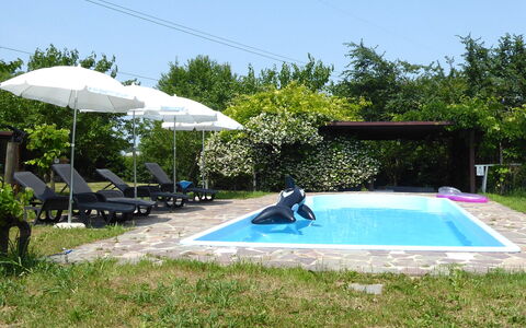 Silea Apartments, Pool, Garden, Treviso: Piscine, Mobilier De Jardin, Parapluie, Recours, Loisir, Meubles, Ombre, Balancelle, Eco Hôtel, Chaise