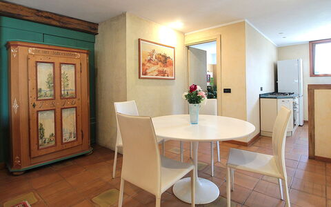 Silea Apartments, Pool, Garden, Treviso: Meubles, Design Intérieur, Sol, Sol, Bois, Table, Salle À Manger, Pièce, Plafond, Table Cuisine Et Salle A Manger
