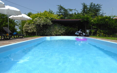 Silea Apartments, Pool, Garden, Treviso: Bleu, Piscine, Loisir, Recours, Mobilier De Jardin, Ombre, Eco Hôtel, Arrière-Cour, Parapluie, Hacienda