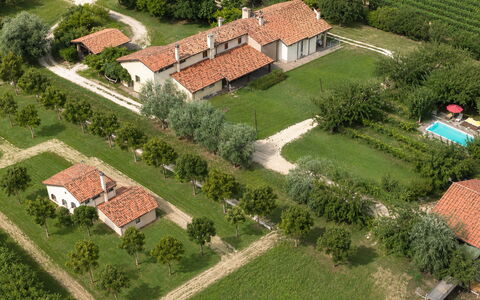 Silea Apartments, Pool, Garden, Treviso: Bâtiment, Maison, Zone Résidentielle, Toit, Paysage, Zone Rurale, Domicile, Biens, Lot Terre, Plaine