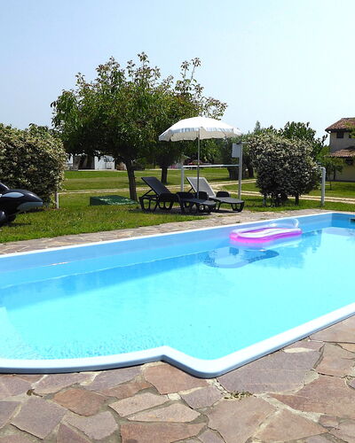 Silea Apartments, Pool, Garden, Treviso: Bleu, Piscine, Composite, Recours, Loisir, Ombre, Arrière-Cour, Hacienda, Cour, Hôtel