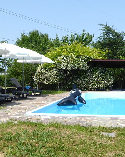 Silea Apartments, Pool, Garden, Treviso: Piscine, Mobilier De Jardin, Parapluie, Recours, Loisir, Meubles, Ombre, Balancelle, Eco Hôtel, Chaise