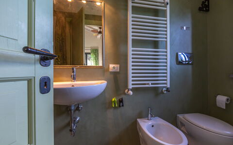 Villa Flaminia: Luminaire Plomberie, Salle De Bains, Design Intérieur, Sol, Robinet, Sol, Plomberie, Évier, Domicile, Lavabo