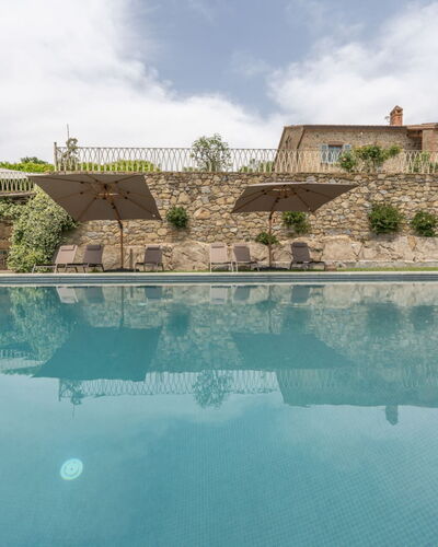 Villa Domus Papi: Piscine, Biens, Hacienda, Villa, Dalle, Recours, Cour, Mobilier De Jardin, Caractéristique De L'Eau, Eco Hôtel
