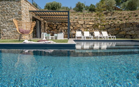Villa Feronia: Bleu, Piscine, Composite, Recours, Mobilier De Jardin, Balancelle, Ombre, Chaise, Eco Hôtel, Dalle