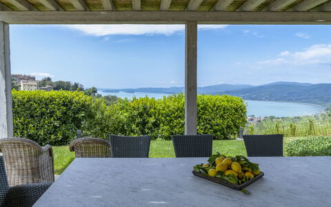 Villa Cotogna: Meubles, Ombre, Mobilier De Jardin, Chaise, Porche, Tableau De Plein Air, Recours, Eco Hôtel, Balcon, Table Cuisine Et Salle A Manger