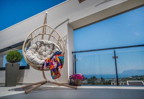 Attico Sea View: Meubles, Design Intérieur, Chaise, Mobilier De Jardin, Matériau Naturel, Parquet, Salon, Osier, Plante D'Appartement, Conception