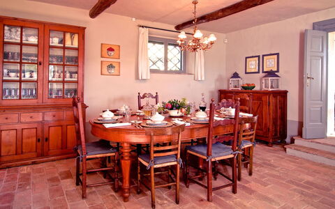 Villa Sagrantino: Meubles, Design Intérieur, Table, Chaise, Bois, Salle À Manger, Sol, Table Cuisine Et Salle A Manger, Pièce, Cabinetry