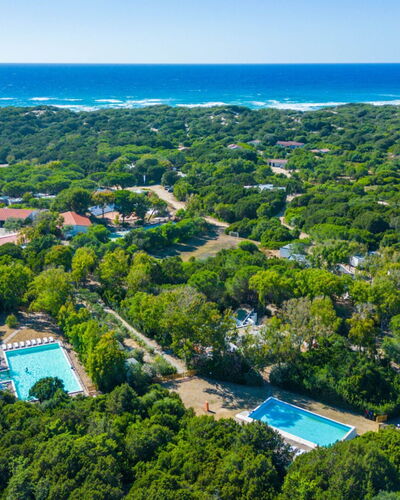 Camping Baia Paradiso: Chaîne De Montagnes, Colline, Maison, Toit, Station De Montagne, Vallée, Village, Chalet, Alpes, Crête
