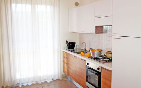 Marconi Seaside Residence, Pool, Wifi, Abruzzo: Cuisine, Sol, Appareil De Cuisine, Principaux Appliance, Design Intérieur, Comptoir, Meubles, Bois, Cabinetry, Sol