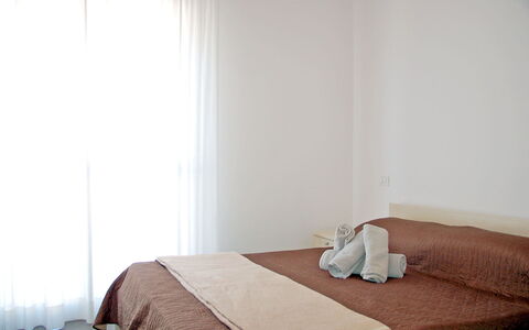 Marconi Seaside Residence, Pool, Wifi, Abruzzo: Meubles, Design Intérieur, Lit, Sol, Chambre, Sol, Bois, Pièce, Drap De Lit, Literie