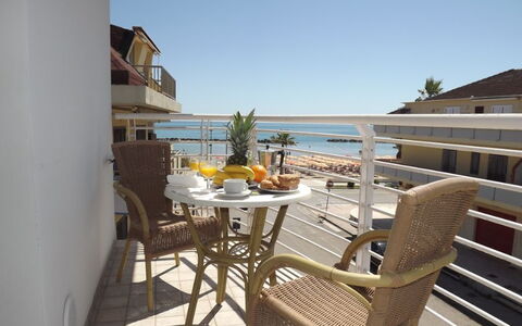 Residence Near The Sea - Abruzzo: Appartement, Balcon, Ombre, Chaise, Mobilier De Jardin