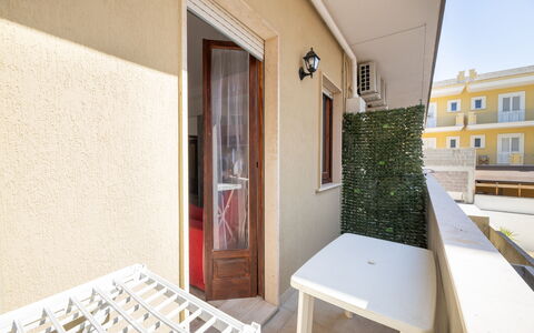 Gallipoli Apartment Ac, Seaside: Bois, Sol, Sol, Tache De Bois, Balcon, Tuile