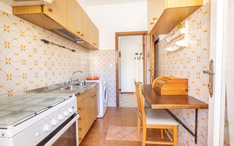 Vico Apartment Balcony, Gallipoli: Sol, Bois, Sol, Design Intérieur, Cuisine, Principaux Appliance, Comptoir, Pièce, Plafond, Meubles