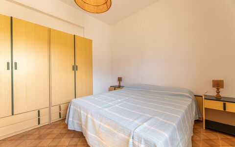 Giovanni Apartment In Gallipoli, Ac, Seaside: Design Intérieur, Sol, Sol, Bois, Chambre, Lit, Pièce, Meubles, Drap De Lit, Plafond