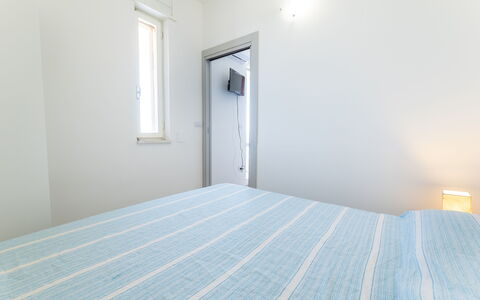 Sea View Apartment, Ac Gallipoli: Mur, Design Intérieur, Plafond, Sol, Chambre, Sol, Éclairage, Pièce, Lit, Appartement