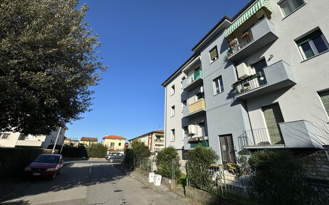 Sto Bene Qua: Bâtiment, Fenêtre, Zone Résidentielle, Surface De La Route, Quartier, Ville, Appartement, Architecture, Maison, Domicile