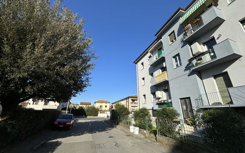 Sto Bene Qua: Bâtiment, Fenêtre, Zone Résidentielle, Surface De La Route, Quartier, Maison, Ville, Architecture, Domicile, Appartement