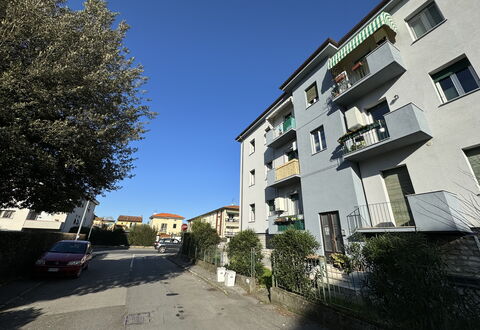 Sto Bene Qua: Bâtiment, Fenêtre, Zone Résidentielle, Surface De La Route, Quartier, Ville, Appartement, Architecture, Maison, Domicile
