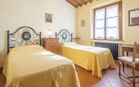 Casa Viola Pool, Wifi, Montaione: Lit, Mur, Chambre, Meubles, Design Intérieur, Drap De Lit, Literie, Sol, Cadre De Lit, Pièce