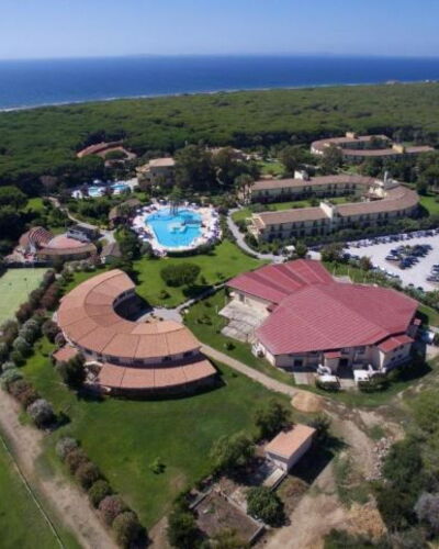Nature & Country Resort Near The sea: Piscine, Recours, Vue Du Ciel, Ville Resort, Photographie Aérienne, Hôtel, Thermes, Station Balnéaire, Vacances