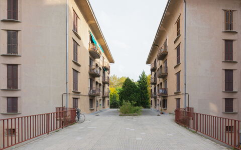 Lory House: Bâtiment, Mur, Fenêtre, Zone Résidentielle, Appartement, Façade, Ville, Quartier, Architecture, Design Urbain