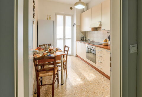 Lory House: Sol, Sol, Design Intérieur, Bois, Plafond, Meubles, Comptoir, Pièce, Éclairage, Cuisine