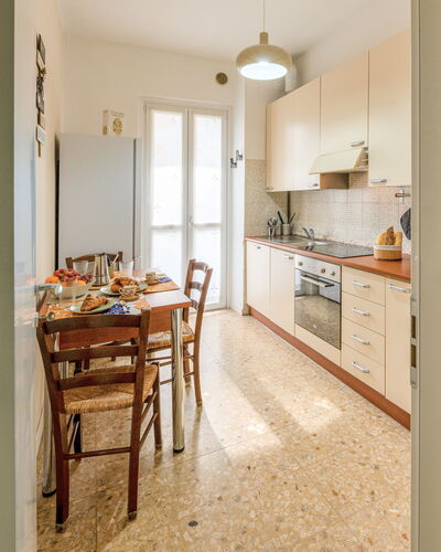 Lory House: Sol, Sol, Design Intérieur, Bois, Plafond, Meubles, Comptoir, Pièce, Éclairage, Cuisine