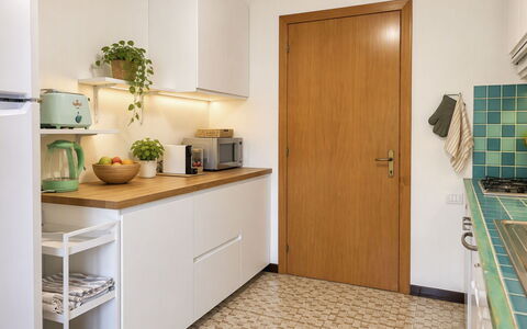 Villasimius 674: Appareil De Cuisine, Cuisine, Comptoir, Cabinetry, Principaux Appliance, Sol, Design Intérieur, Bois, Meubles, Sol