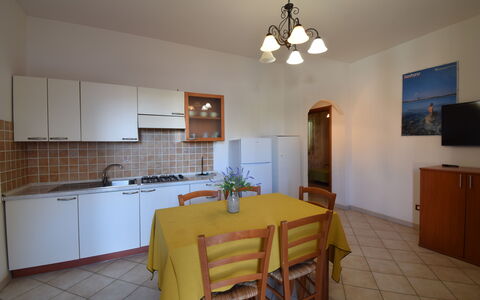 Residenza Agnese Sardegna: Sol, Meubles, Design Intérieur, Sol, Table Cuisine Et Salle A Manger, Table, Pièce, Plafond, Comptoir, Cuisine