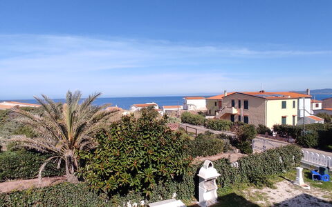 Residenza Agnese Sardegna: Ciel, Bleu, Horizon, Mer, Océan, Côte, Balcon, Biens, Aménagement Paysager, Recours