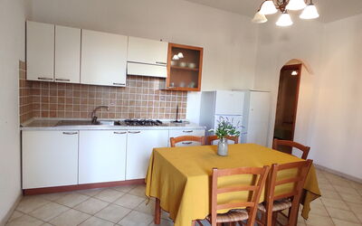 Bilo 6: Meubles, Sol, Sol, Design Intérieur, Bois, Table Cuisine Et Salle A Manger, Pièce, Chaise, Cuisine, Table