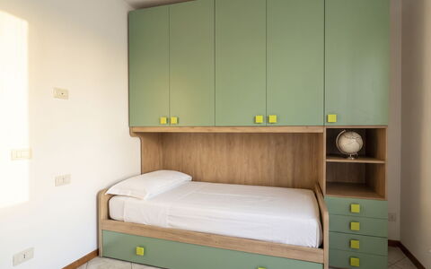 Jai Jai: Meubles, Design Intérieur, Bois, Sol, Sol, Chambre, Pièce, Lit, Éclairage, Rayonnage